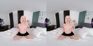 TmwVRnet Eliz Benson Blondie shows her new outfit