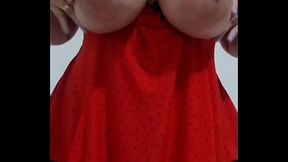 Casada safada e peituda mostrando seus peitoes enormes