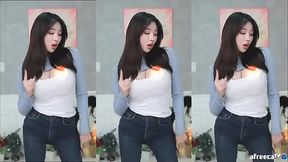 Big tits Korean streamer Jeehyeoun jiggling