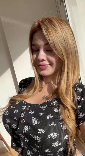 Teen onlyfan shows off her tits