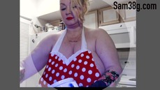 Samantha38g-dishes in sexy apron