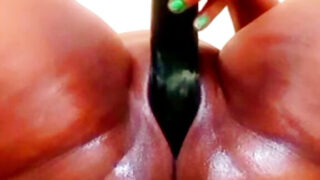 Squirting &#8211; orospu kıç deliğinden becerildikten sonra pipiyi emiyor