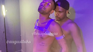 Cai de boca no rabo do portuga