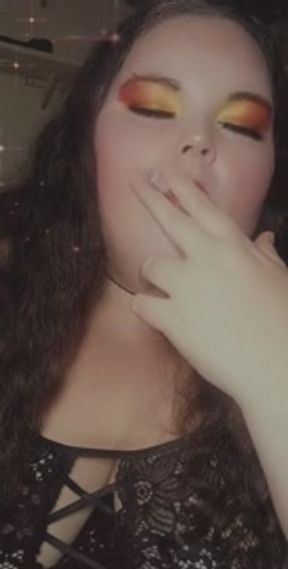 BBW Smoking 🚬 Let me hit this then suck your cock...