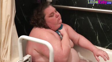 Lilium’s Bloated Body Bath Time Bliss