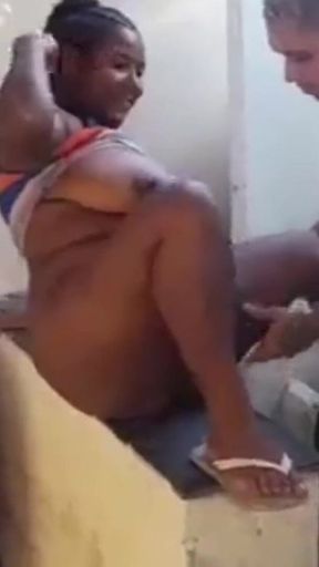 Chubby Fan Invited Me to Cut Wood Who Took Wood Was Her in Her Vagina