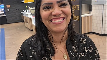 Sexo em público no fast food! Casal faz suruba no drive thru e arrisca tudo!