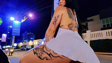 Me exibindo em publico no réveillon, tira minha calcinha - SEXDOLL 520