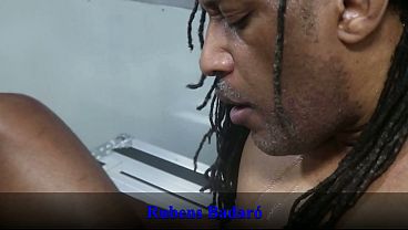 Neg&atilde_o roludo fode a mulher do corno na presen&ccedil_a dele (VIDEO NOVO)