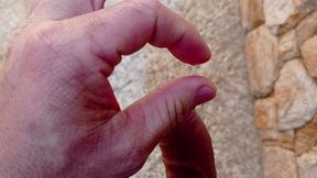 safado gostoso batendo punheta no quintal e gozando muita porra- quero encher a boca de algum puto de leite