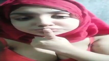 Hijab Girlfriend Shows Her Big Rounded Boobs To Her Bf