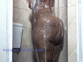 Dirty BBW Wife Washes Her Smelly Booty After Cheating with Her Neighbour
