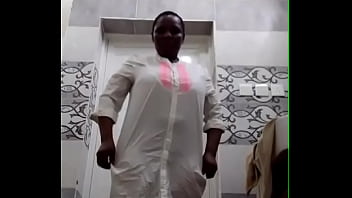 Kenyan Queen Esthere couldn&#039_t hold it anymore in KSA so she decided to record a Xmas video showing her beautiful naked sexy Big Ass