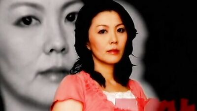 Mature Japanese amateur gets a hot handjob and a hot load of cum in her mouth