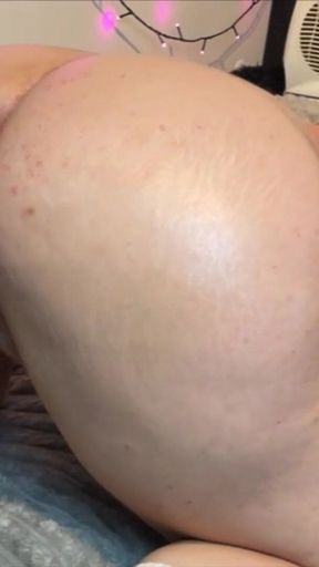 Horny Shygirl Plays in Her Bed and Moan for Guys Fuck Her