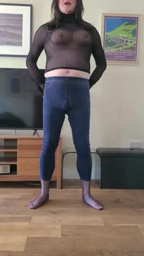sissy pissing her jeans