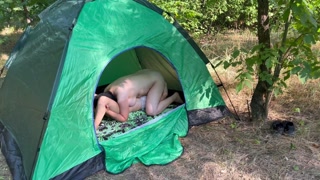 Fucked in 69 position in a tent in the forest - Ikasmoks