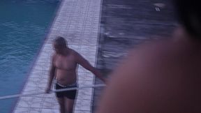 novinha fica louca de tessao pelo limpador de piscina de pau grande, lunna real