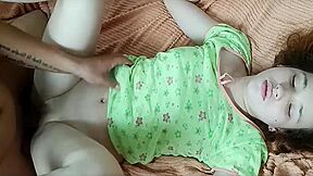 El Pervertido De Mi Padrastro Me Encuentra Descansando Y Me Da Una Follada Deliciosa Y Me Deja El Cono Lleno De Leche 10 Min