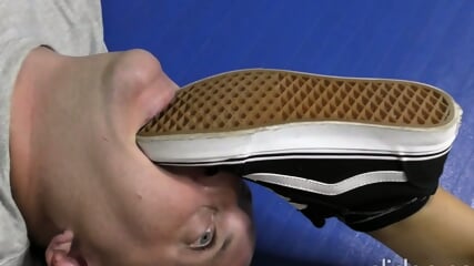 FEET FOOTJOB FOOT FETISH TOES SOLES SLAVE FEMDOM WORSHIP HEELS NAILPOLISH FOOT WORSHIP