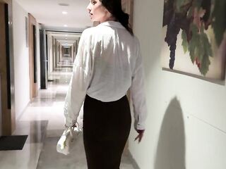 Познакомился с молодой красивой девушкой на отдыхе и отвел к себе в номер