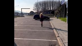 Continuant avec ma journ&eacute_e de mercredi, m'_exhibant en public sur l'_aire d'_...