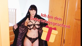 Ich bin dein Geburtstagsgeschenk Du darfst mich Ficken