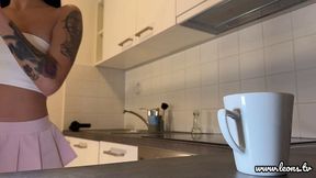 Leons TV - girl in tennis skirt action