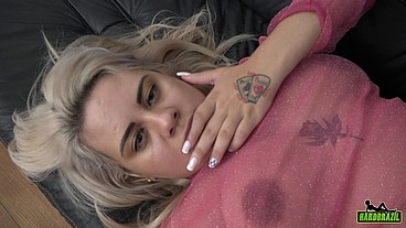 Bianca Brito vem para sua primeira cena na Hardbrazil e senta na madeira do negão - Higor Negrao