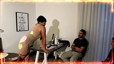 NO AGUANTE MAS Y ME COJI A LOS ALBAÑILES QUE VINIERON A PASAR EL PRESUPUESTO , UNO MEDIO GAY EL OTRO LINDA PORONGA , NO LOS DEJE ESCAPAR