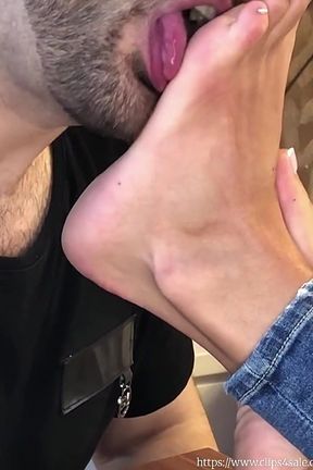 From Pink Heels to Bare Feet - Foot Worship with Valeria Night (front View)