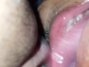 Esta esposa con permiso recibe a su nuevo amante en casa
