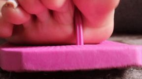 Dolce Amaran wiggling toes on pink flipflop - FOOT - FEET- BBW - TOES - NAILS - FLIPFLOP - NEON - WIGGLING