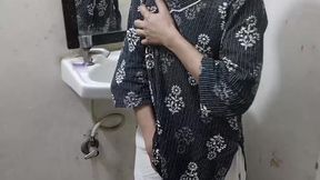 Naukrani ko chod kar bur se paani nikala