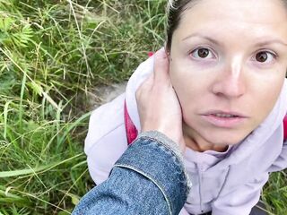 Ein Fluchtling wurde beim Outdoor-Pissen erwischt und.Teil two