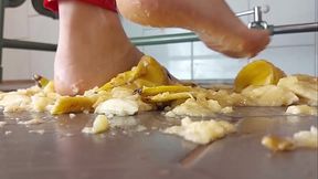 I crush bananas like your dick