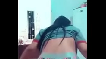 Gostosa dan&ccedil_ando de shortinho