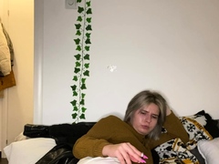 Amateur webcam girl masturbate big dildo
