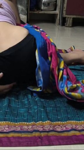 Dasi bhabhi with devar ji in night oil massage   Clip 1