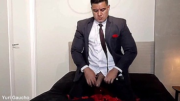 YURI GAÚCHO - Homem dotado most o pau na ho de ir pa o casamento