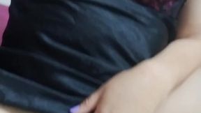 Chica empaña la cámara con sus chorros