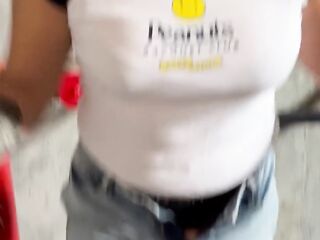 Mujer Me descubre y ME PIDE que la folle rápido para mantener el secreto