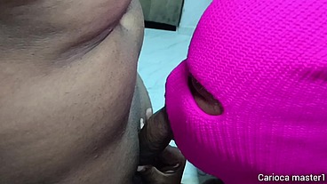 Gostosa do rabo grande fazendo carioca gozar