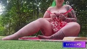 Outdoor BBW enjoys self-pleasure