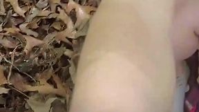 je m exhibe route nue dans la foret