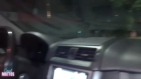 parei na rua pra pedir informacao acabei mamando um desconhecido no meu carro safado me deu muito leitinho