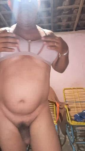 Tirando tudo ficando nua