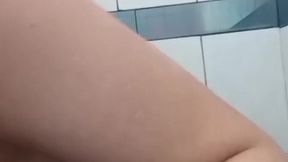 Dale play a Lesly y disfruta de curvas latinas que no tienen comparación