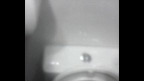 Eu engolindo meu leite