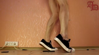 TRANNY GIANTESS AMANDA CRUSHES METAL CARS IN SNEAKERS AND WHITE SHORTS - 1 (CRUSH FETISH)